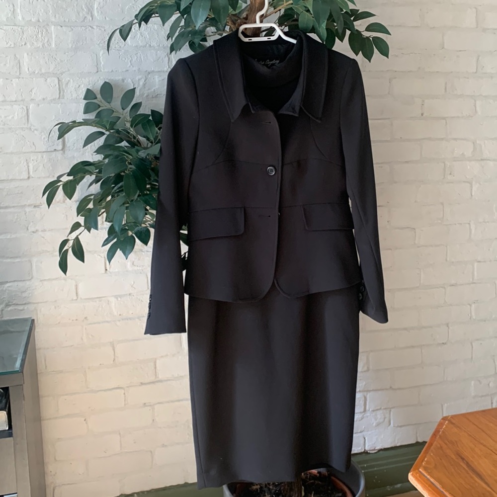 Black dress and blazer suit, Sandra Angelozzi, brand new. Size 6/36.